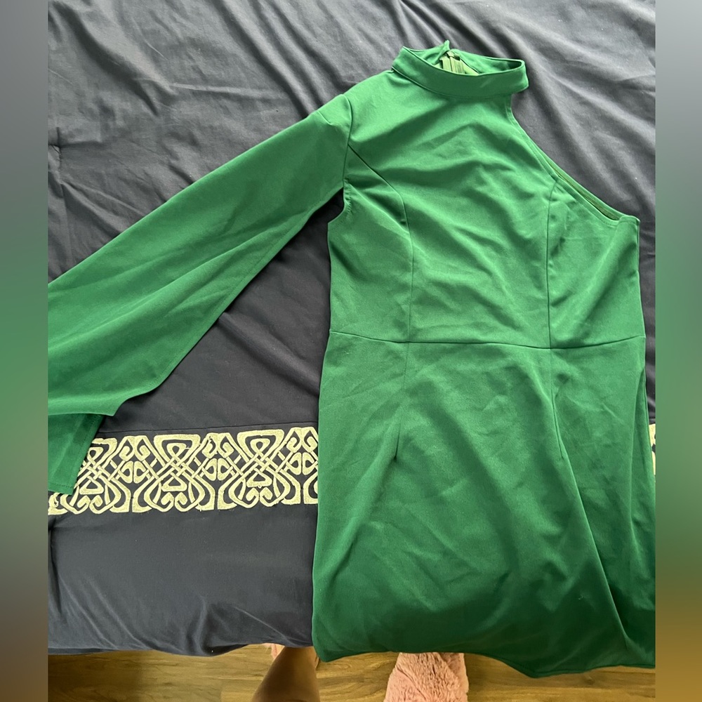 Green one sleeve dress never worn.